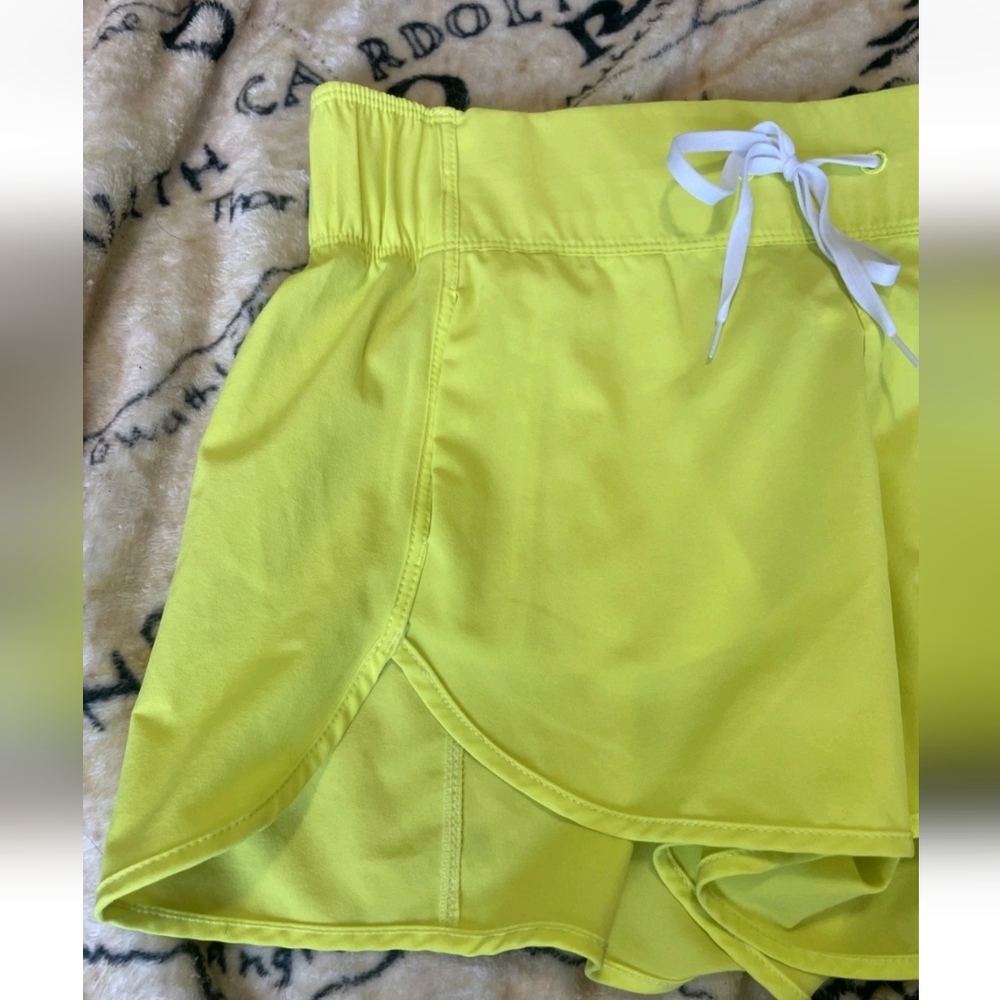 Hurley Size Medium Bright Yellow Athletic Shorts - Picture 7 of 13